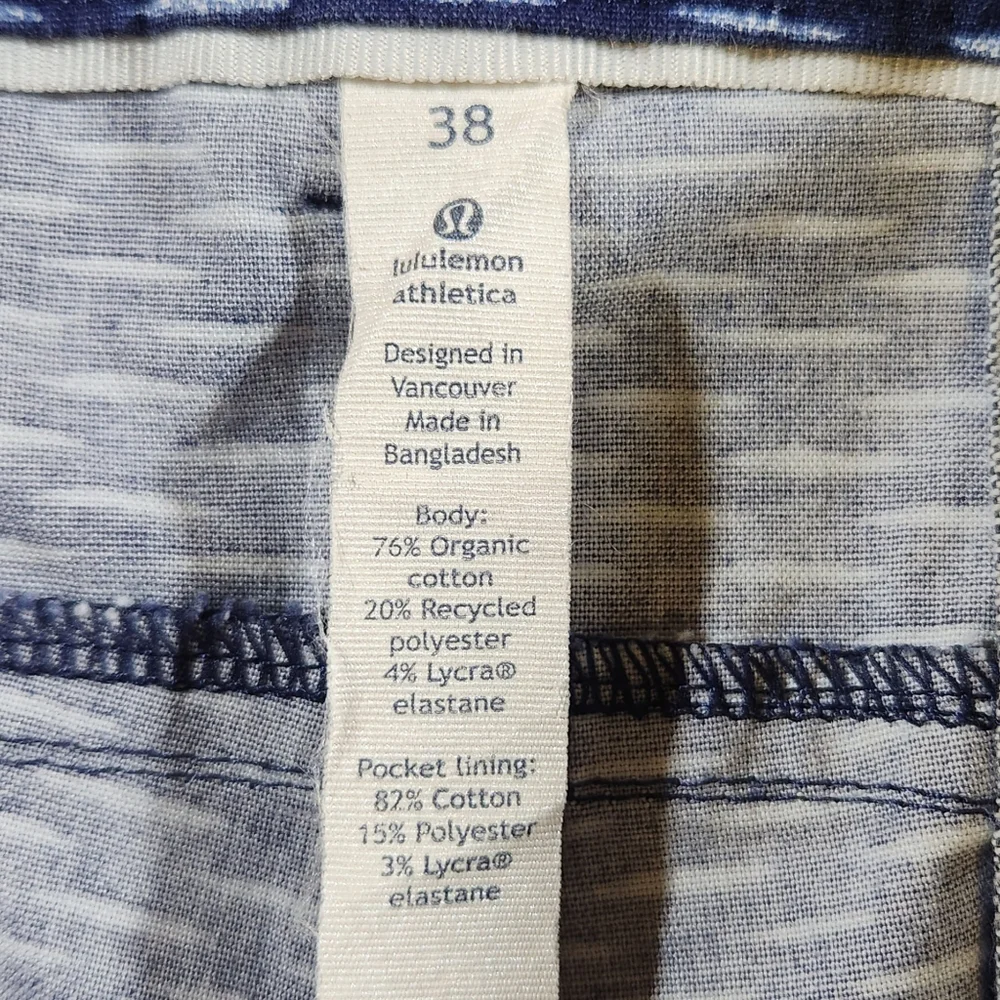 Lululemon Mens Size 38 Blue White Patterned Performance Chino Shorts Golf Casual